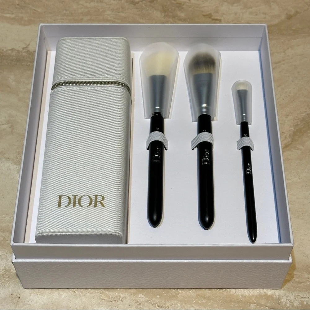 Dior Backstage 3pc Makeup Brush Set with White Case (Limited Edition) - Picture 3 of 10